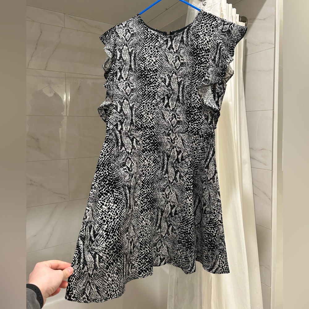 Who What Wear Snakesprint Flutter Dress - Picture 3 of 6